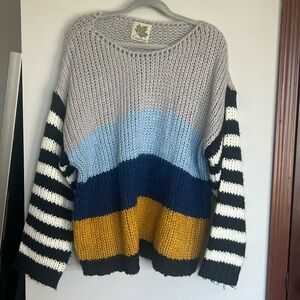 Long sleeve women’s sweater size medium large